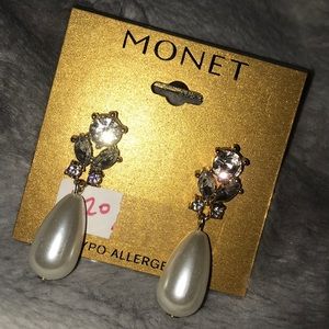 NWT MONET Pearl & Rhinestone Drop Earrings